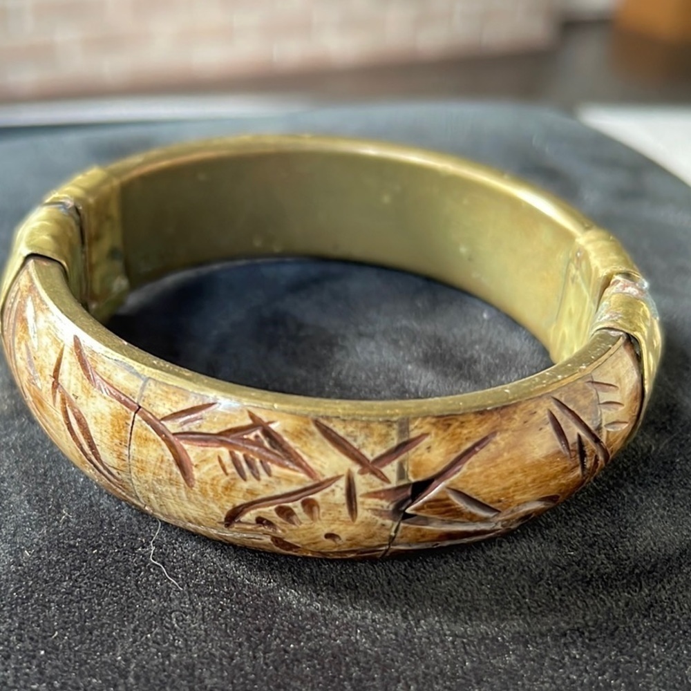 BRASS Carved Resin Stone Bangle Bracelet. P